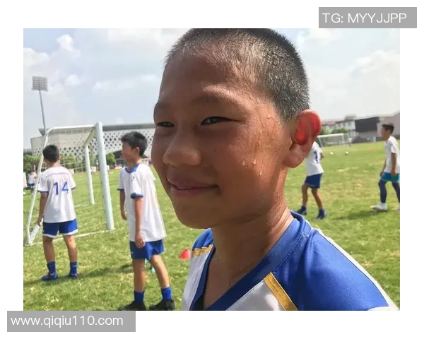 黄静的足球人生探秘：从绿茵场到心灵深处的深度对话